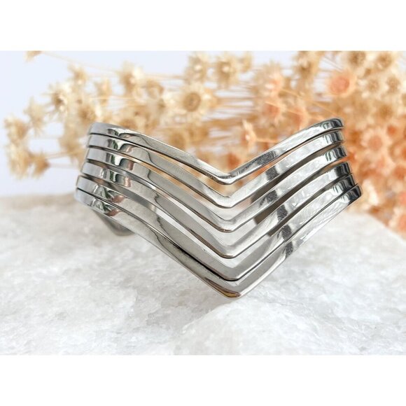 Chevron Shaped Multi Sectioned Chunky Vintage Silver Toned Classic Cuff Bracelet - Picture 5 of 10